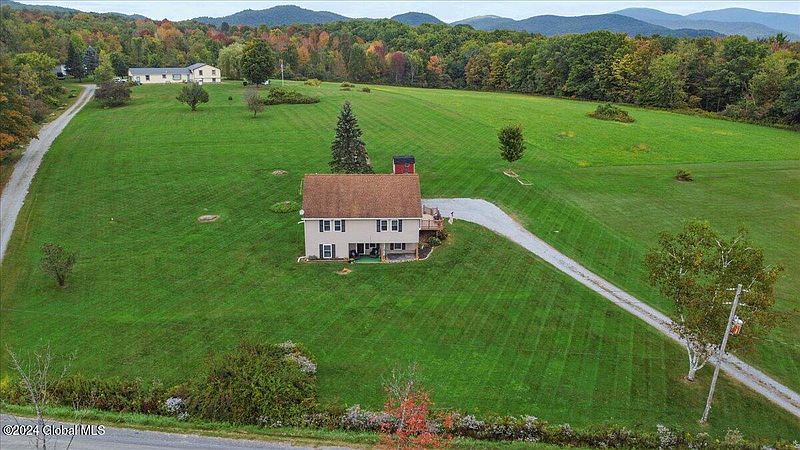 4th image of 112 Quaker Hill Road