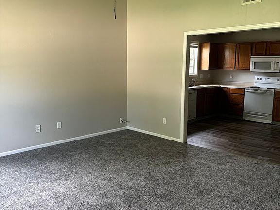 2nd image of 2650 E Oakbrook Dr #B
