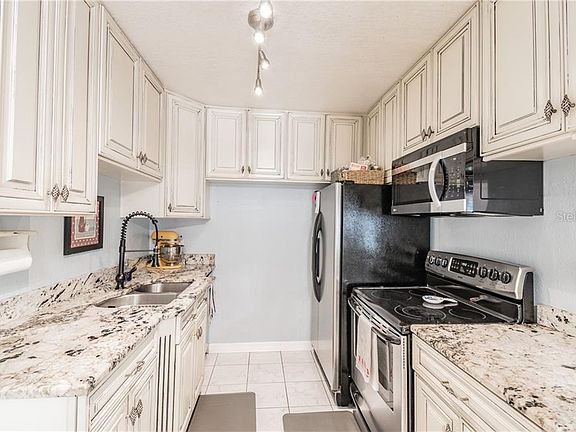 5th image of 3913 W Pearl Ave