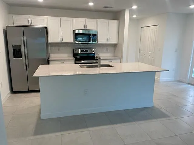 4 bed, 2.5 bath, $3,200 — Photo 3