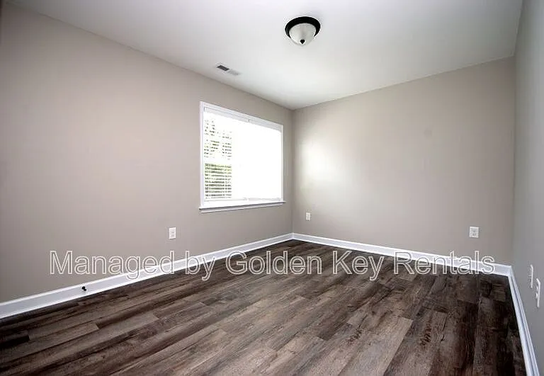 401 S Church St — Photo 9