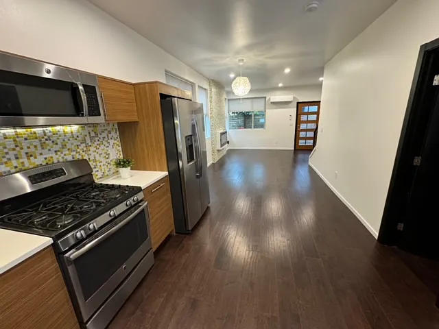 3 bed, 2.5 bath, 1600 sqft, $4,395 — Photo 4