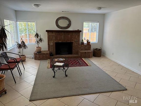 5th image of 537 Redwood Avenue