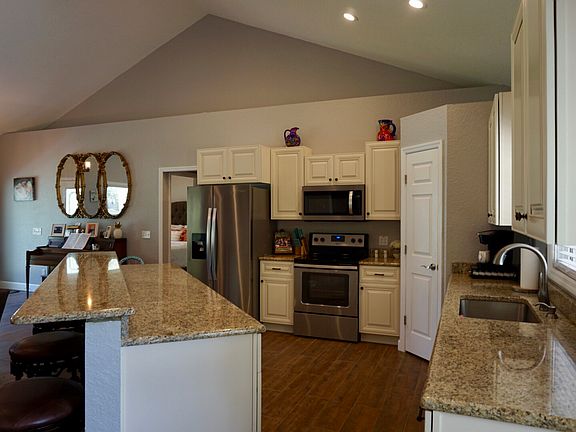 4th image of 1053 Country Lake Cir