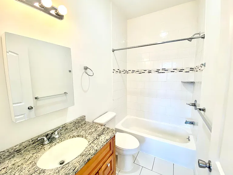 439 N 13th St #3E — Photo 11