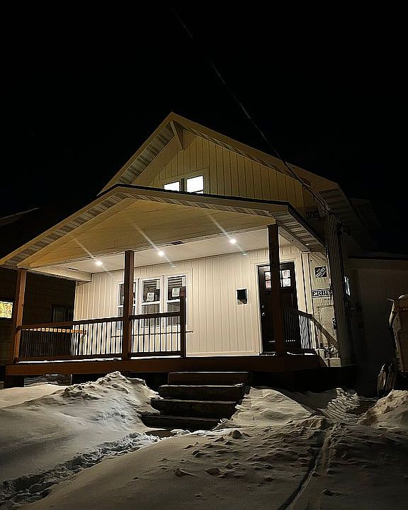 1st image of 516 E Stanton St