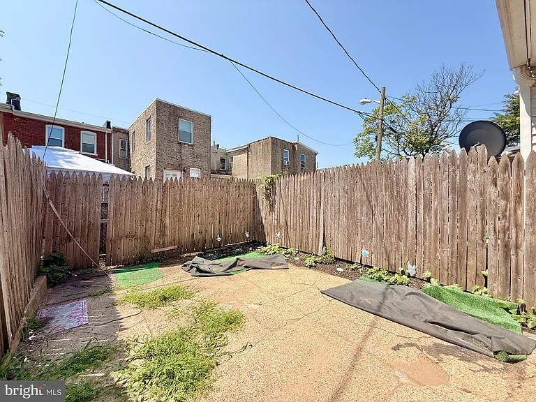 570 Line St — Photo 10