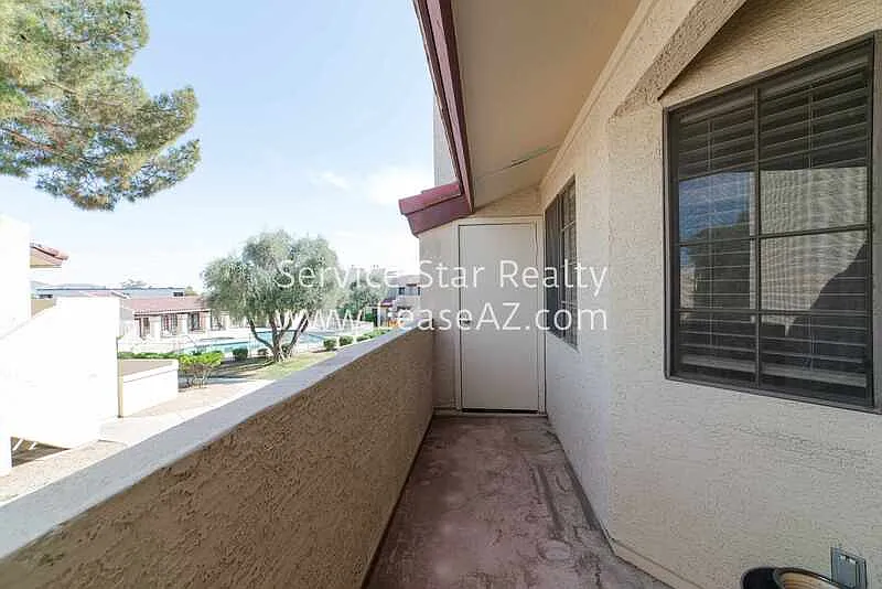 2 bed, 1.0 bath, 1076 sqft, $1,597 — Photo 3