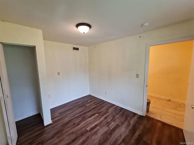 1220 Lynwood Dr — Photo 8