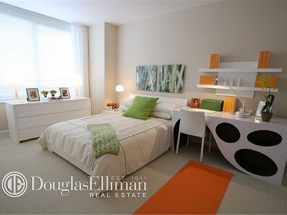 3rd image of 320 W 38th St APT 1229