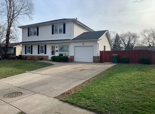 1146 Hartford Ln, Elk Grove Village, IL 60007