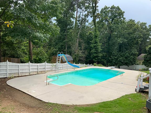 2nd image of 14 Hickory Hill Ln
