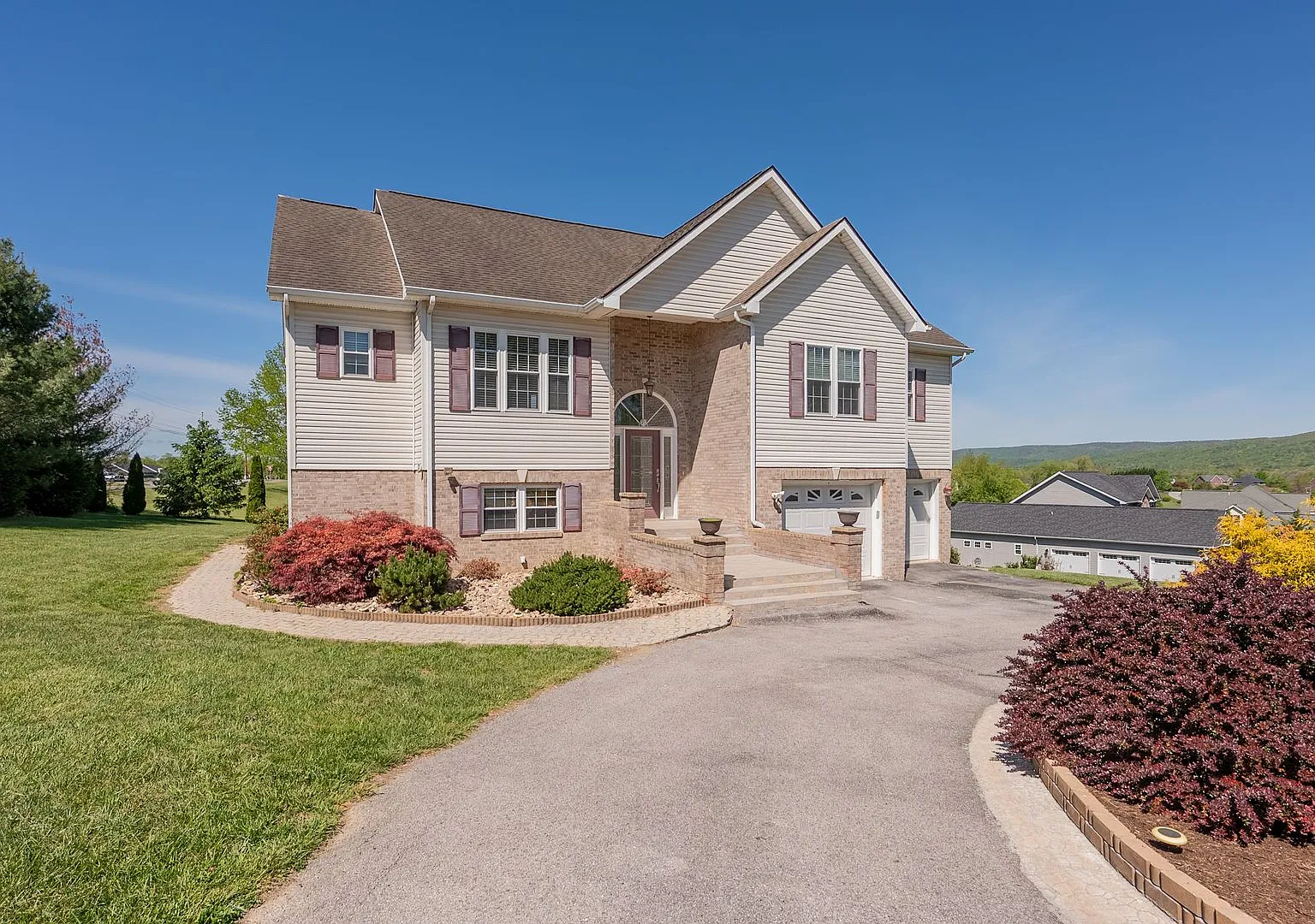 Spacious 4 Bed, 3 Bath Home for Rent Blacksburg Area $3,200/month — Photo 3