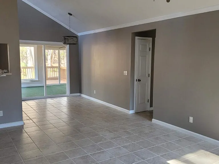 1057 Windrace Trl — Photo 3