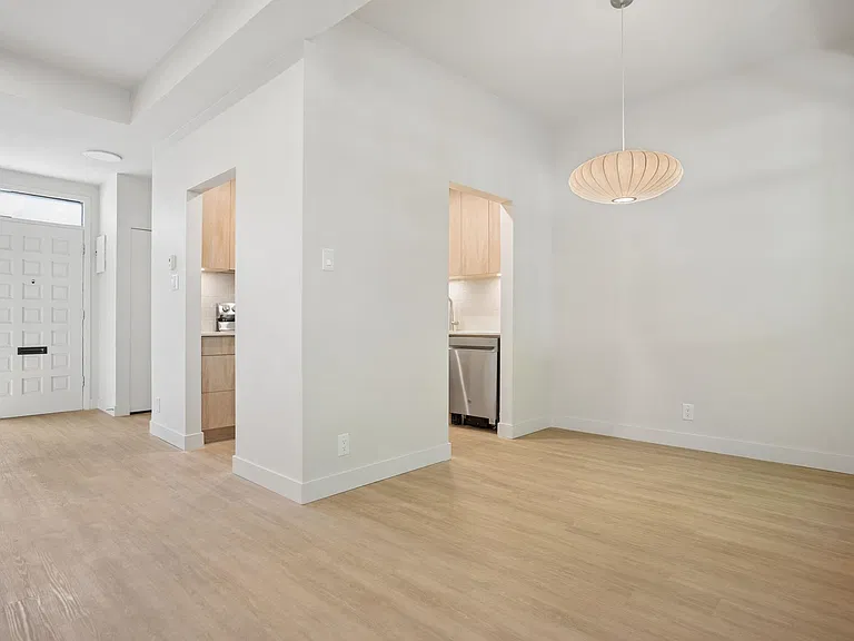 1070 Cypress St — Photo 4