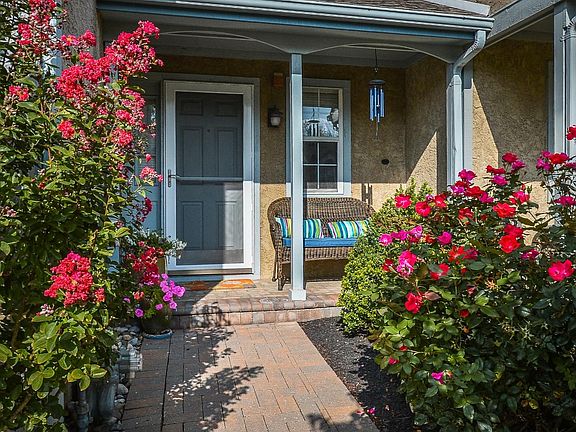 2nd image of 42 Sequoia Dr
