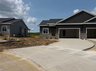 1296 Berkshire Ln, North Liberty, IA 52317