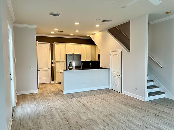 4th image of 306 S Edison Ave Unit 1