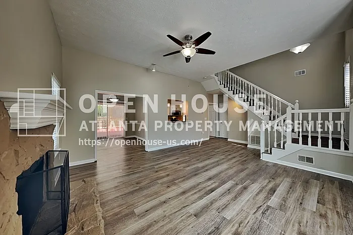 3 bed, 2.5 bath, 1817 sqft, $2,340 — Photo 4