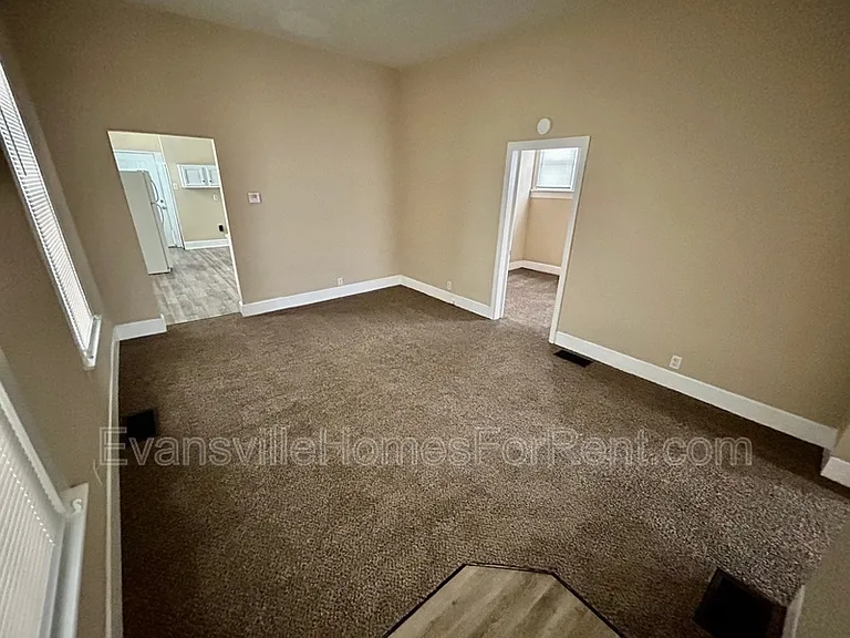 2102 W Delaware St — Photo 2