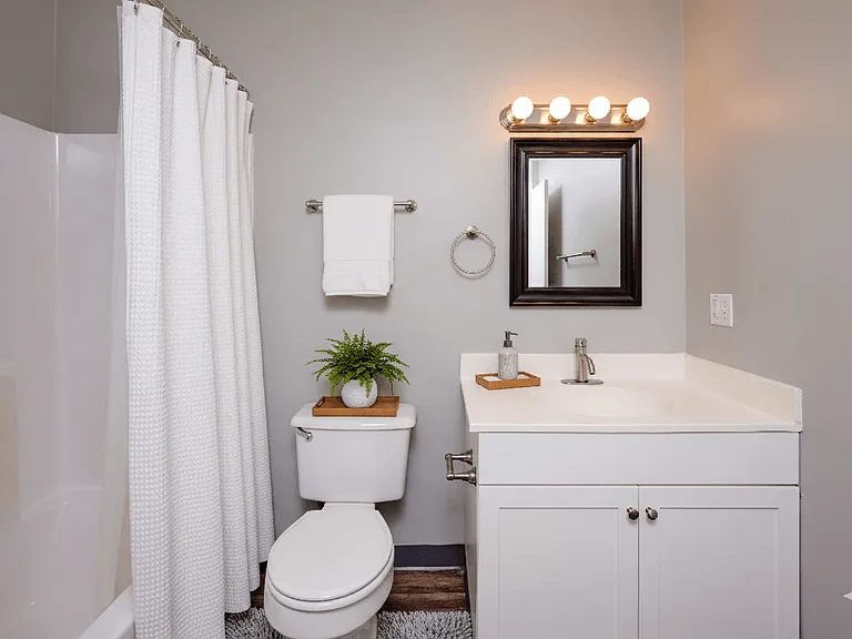 CenterPointe Apartments & Townhomes — Photo 9