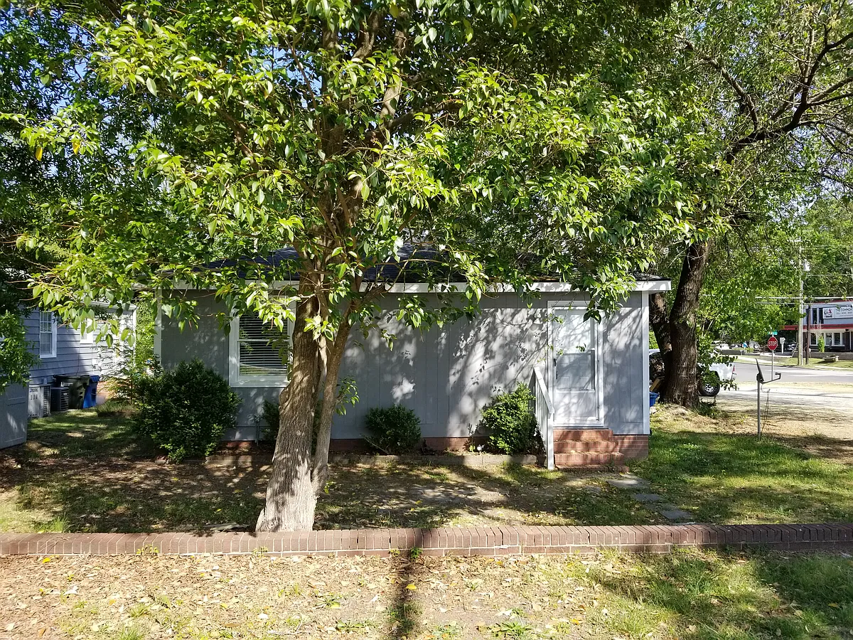 Building Photo - 903 Iredell St #A