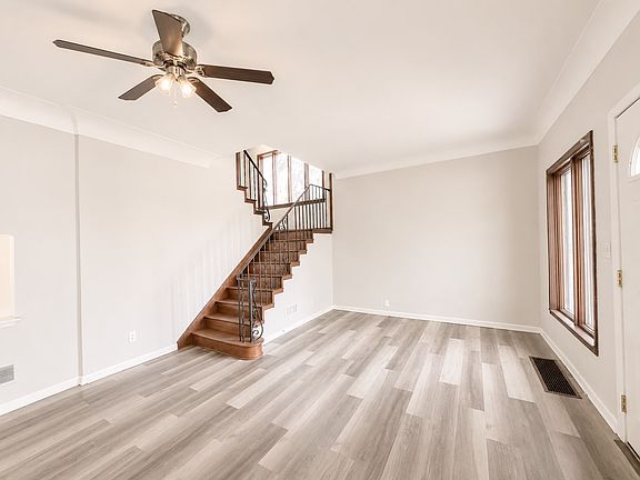 5th image of 858 Forsythe St