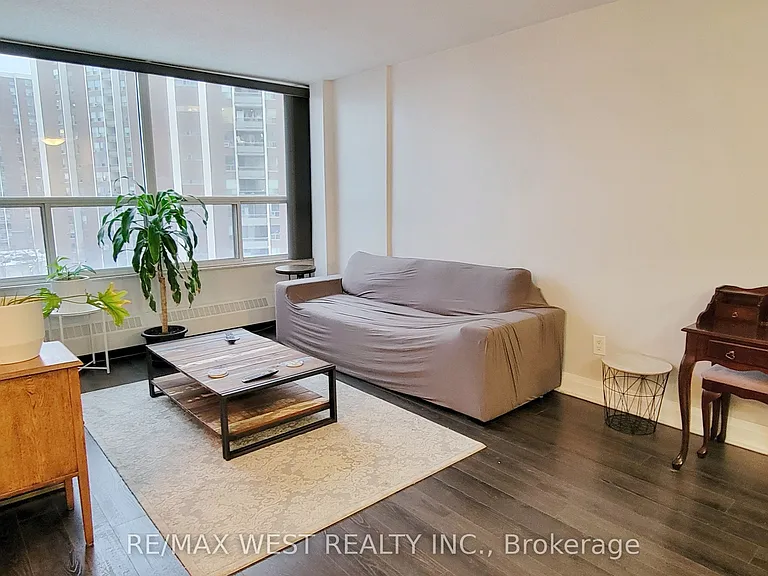 60 Pavane Linkway #812 — Photo 18