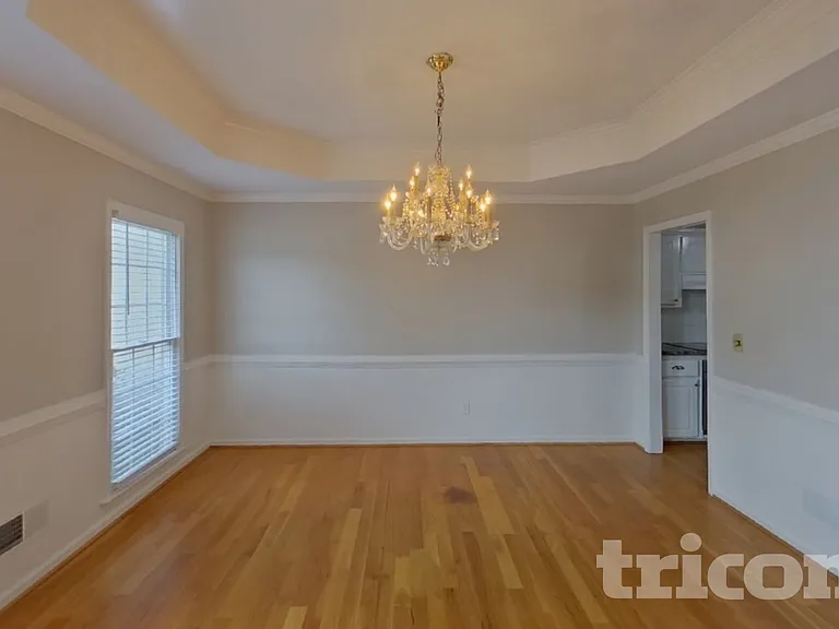 1260 Castle Pointe Ln — Photo 4