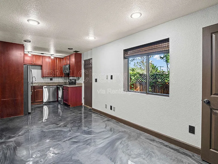 3419 Decatur St — Photo 3