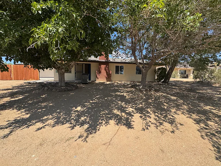 4579 Camarilla Ave — Photo 10