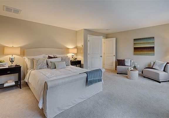 5th image of 7 Middlewood Dr #7