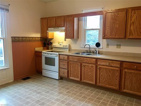 3rd image of 529 W Main St