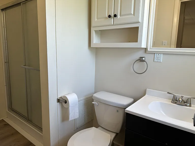 677 Greenbriar St #1 — Photo 7