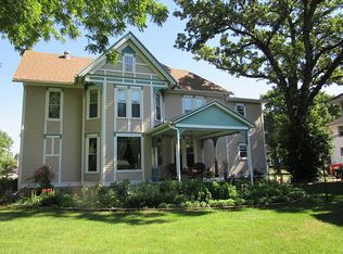 202 6th Ave SW, Independence, IA 50644