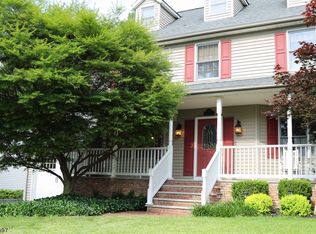 693 Riverview Dr, Totowa, NJ 07512
