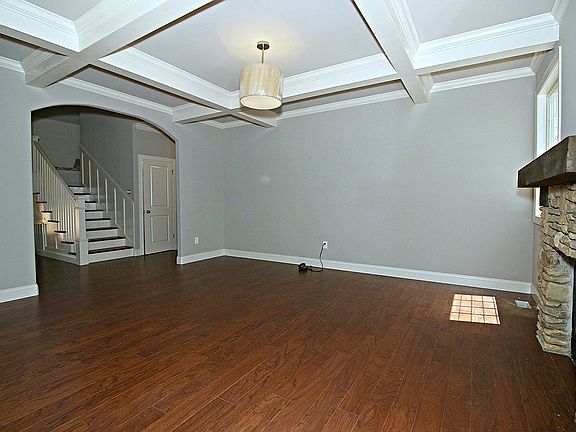 5th image of 933 E Center Ave