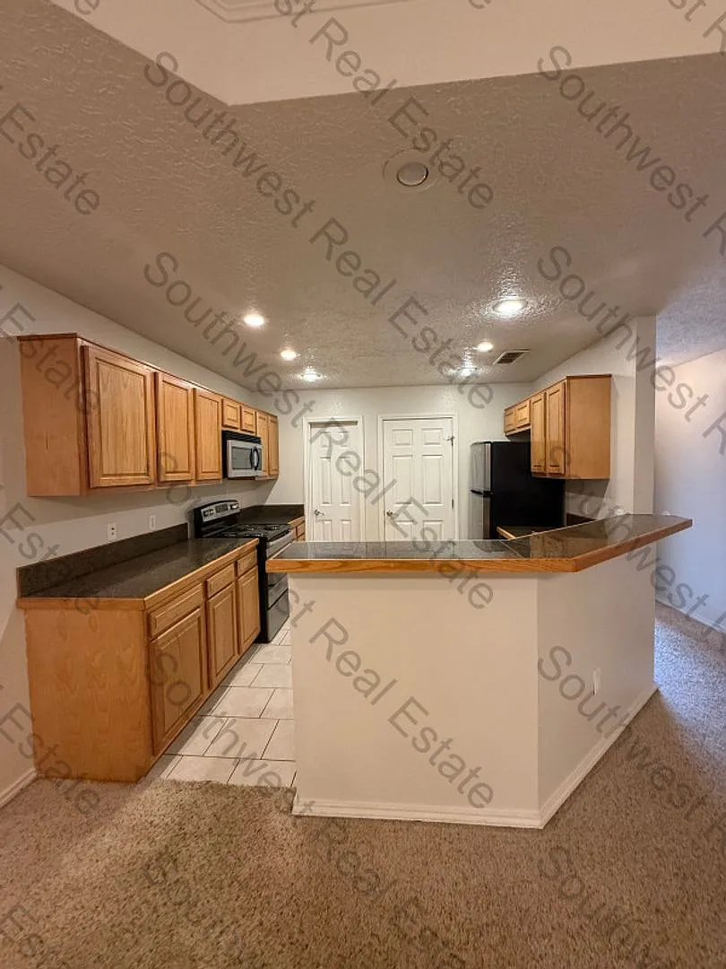 901 Stanton — Photo 4