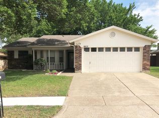 6621 Valley View Dr, Watauga, TX 76148