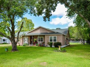 703 Davis Ave, Anahuac, TX 77514