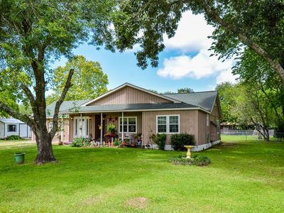 703 Davis Ave, Anahuac, TX, 77514
