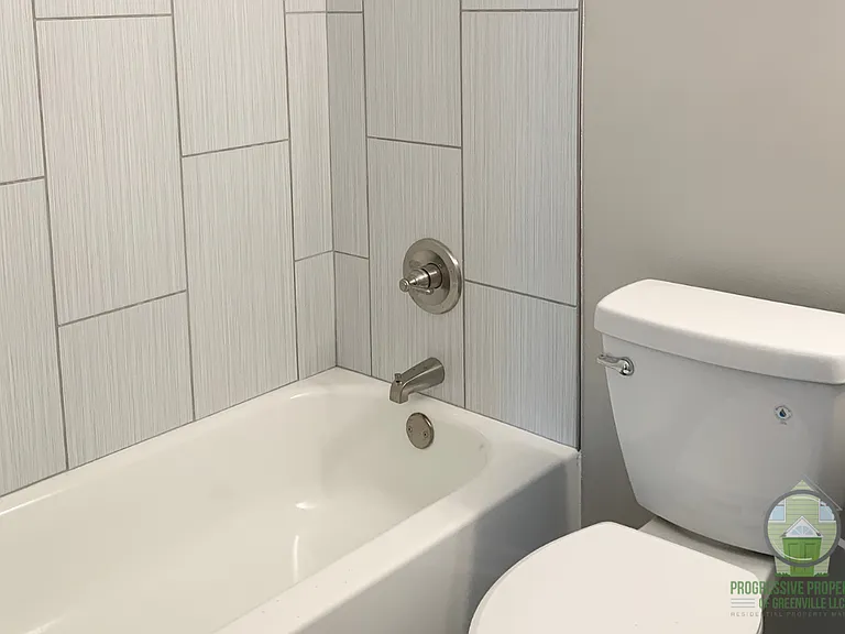 310 Devonwood Ct — Photo 11