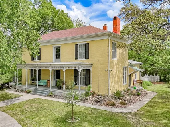 502 N Armstrong St, Pleasant Hill, MO 64080