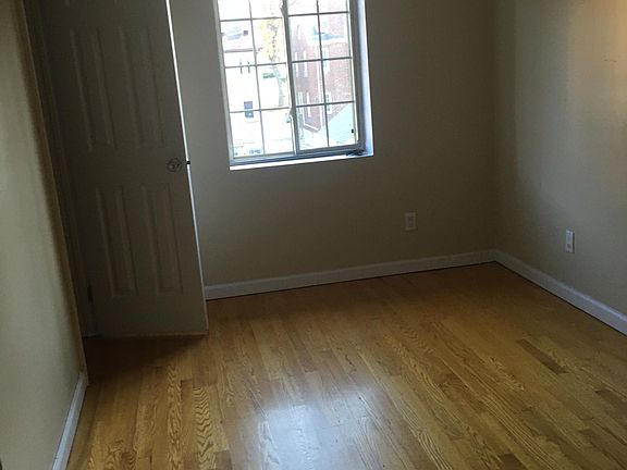5th image of 2315 Demeyer St #1