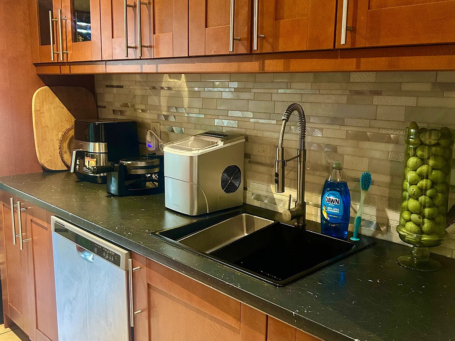 150 Glenwood Ave — Photo 4