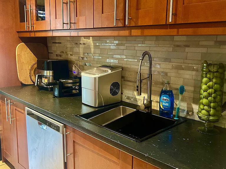 150 Glenwood Ave #E5 — Photo 4