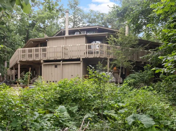 404 Deerpath WEST West #D, Fontana, WI 53125