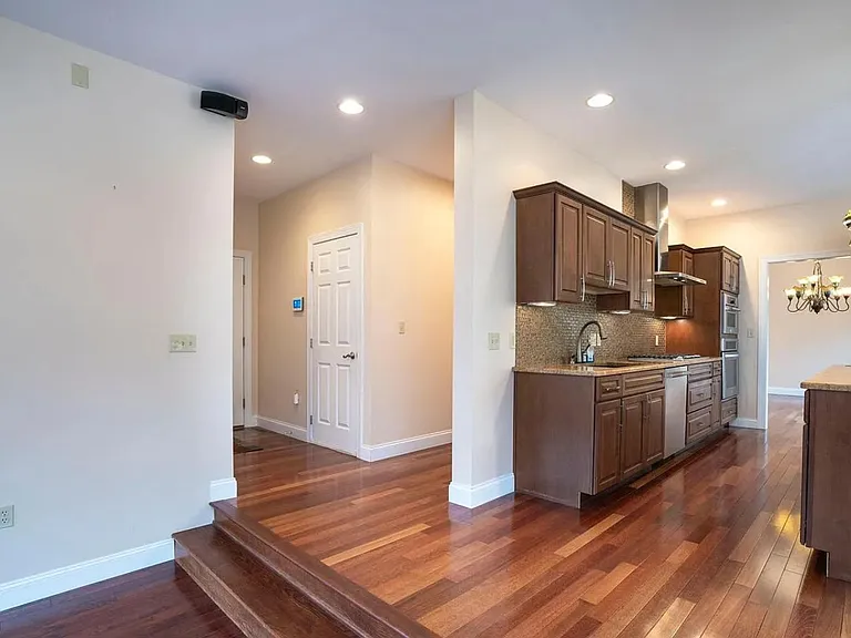 120 Meadowview Dr — Photo 21