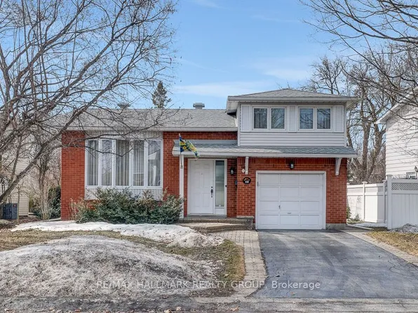 12 Woodhill Cres, Ottawa, ON K1B 3B6