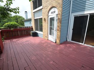 1632 Islandview Ct, Hoffman Estates, IL 60169